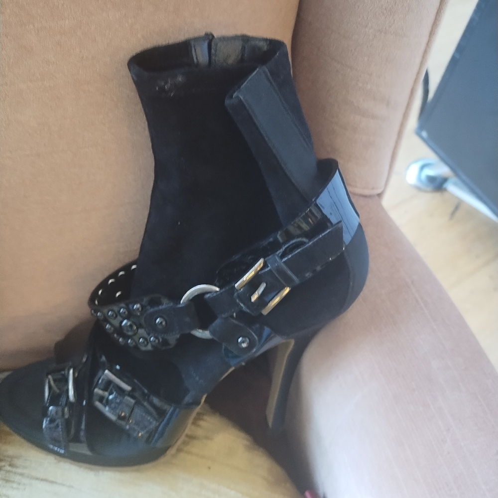 Shoes - Picture 6 of 12